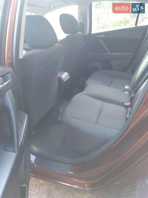 Седан Mazda 3 2011 в Шевченково