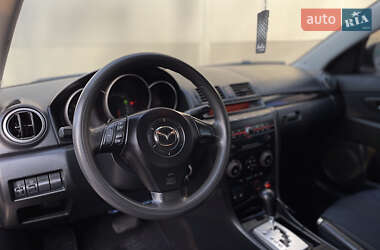 Седан Mazda 3 2004 в 
