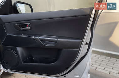 Седан Mazda 3 2004 в 