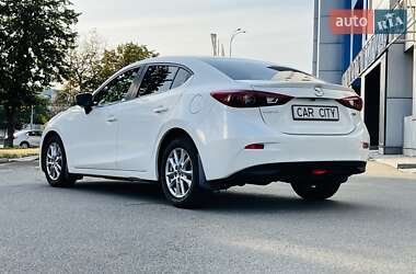 Седан Mazda 3 2015 в Киеве