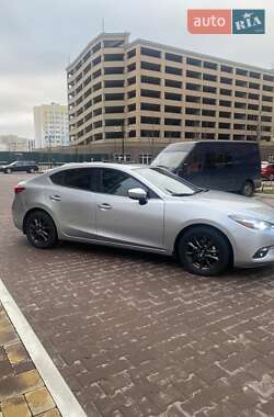 Седан Mazda 3 2016 в Киеве