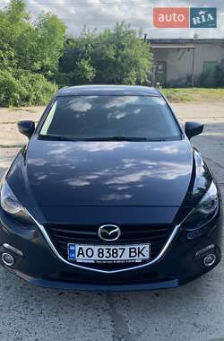 Седан Mazda 3 2015 в Ужгороде