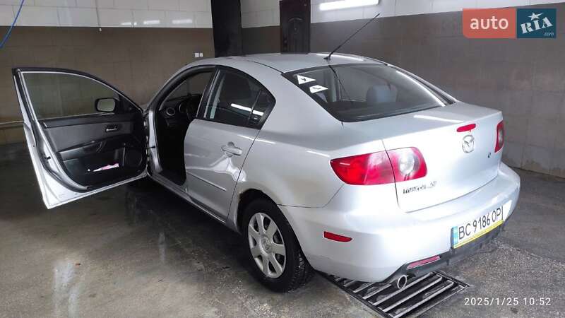 Седан Mazda 3 2006 в Добромиле