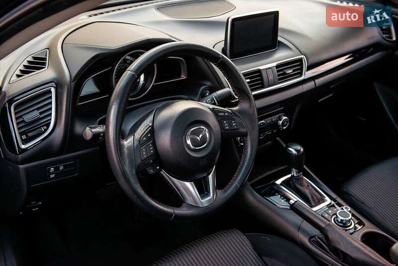 Седан Mazda 3 2016 в Львове