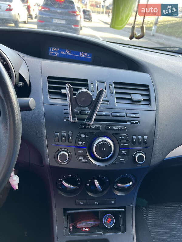 Седан Mazda 3 2013 в Киеве