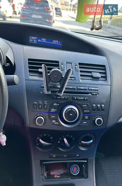 Седан Mazda 3 2013 в 