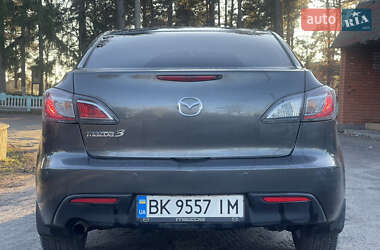 Седан Mazda 3 2011 в Сарнах