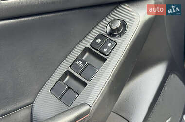 Хэтчбек Mazda 3 2014 в 