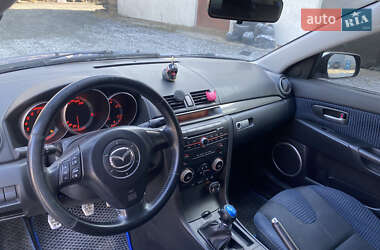 Седан Mazda 3 2004 в Жовкві