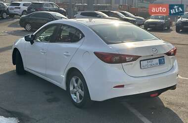 Седан Mazda 3 2015 в Киеве