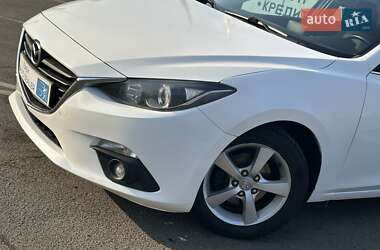 Седан Mazda 3 2015 в Киеве