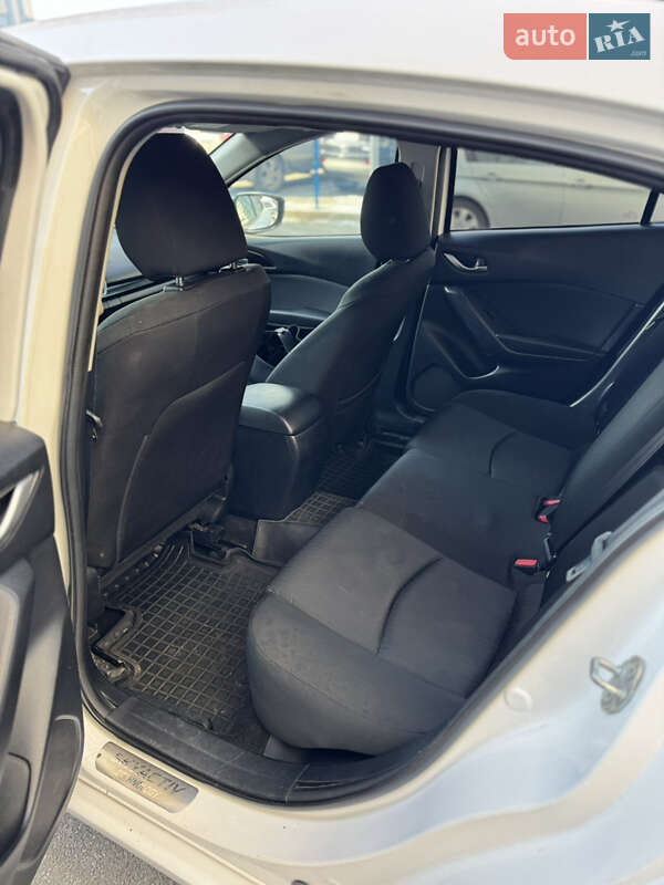 Седан Mazda 3 2014 в Киеве
