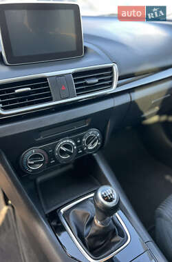 Седан Mazda 3 2016 в 