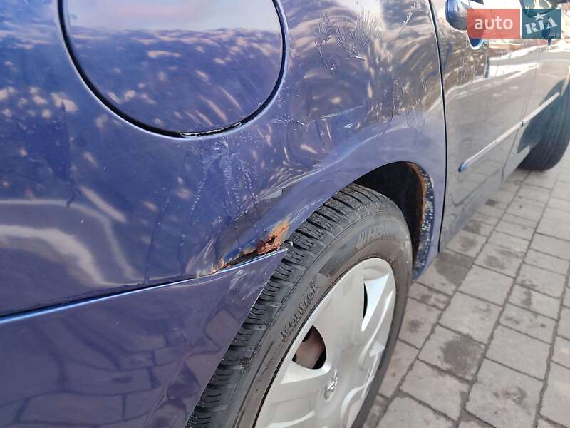 Седан Mazda 3 2004 в Долине