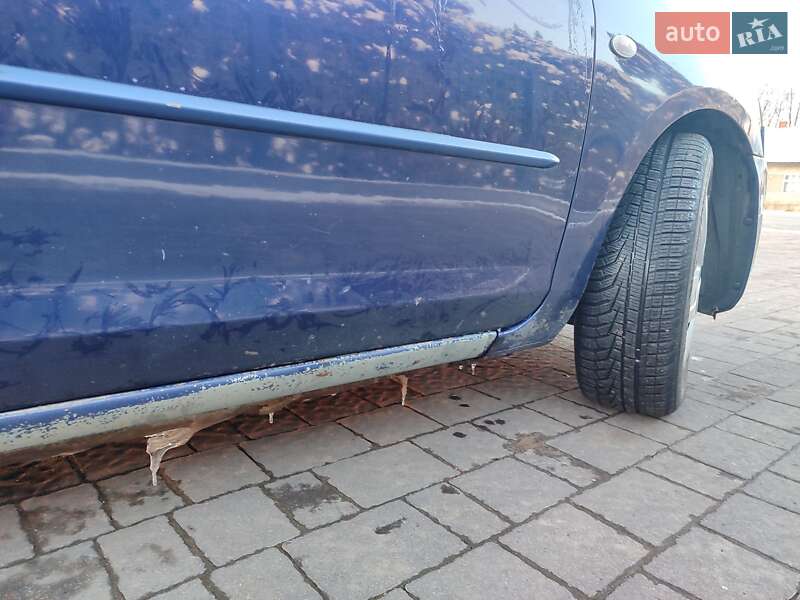 Седан Mazda 3 2004 в Долине