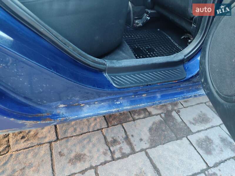 Седан Mazda 3 2004 в Долине