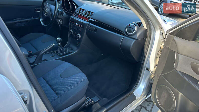 Хэтчбек Mazda 3 2004 в Черновцах