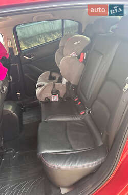Седан Mazda 3 2014 в 