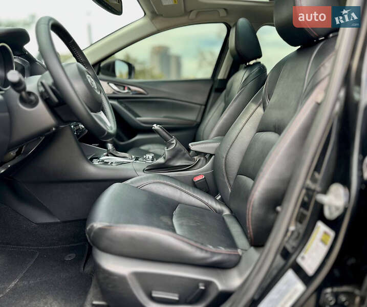 Седан Mazda 3 2015 в Днепре