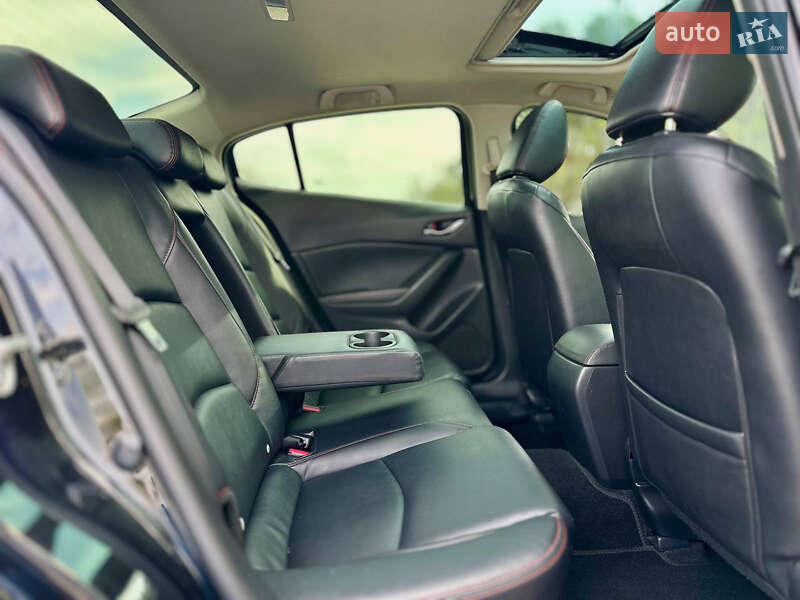 Седан Mazda 3 2015 в Днепре