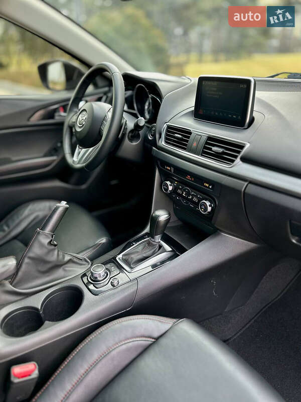 Седан Mazda 3 2015 в Днепре