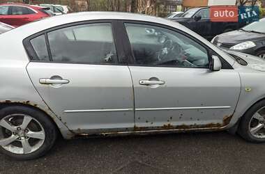 Седан Mazda 3 2004 в 
