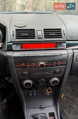 Седан Mazda 3 2004 в 