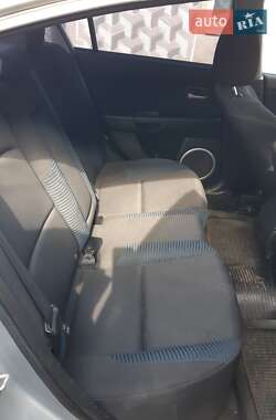 Седан Mazda 3 2004 в 