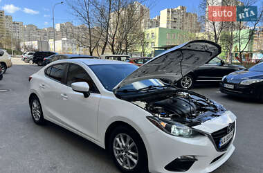 Седан Mazda 3 2015 в 