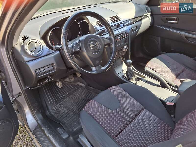 Седан Mazda 3 2004 в Ужгороде