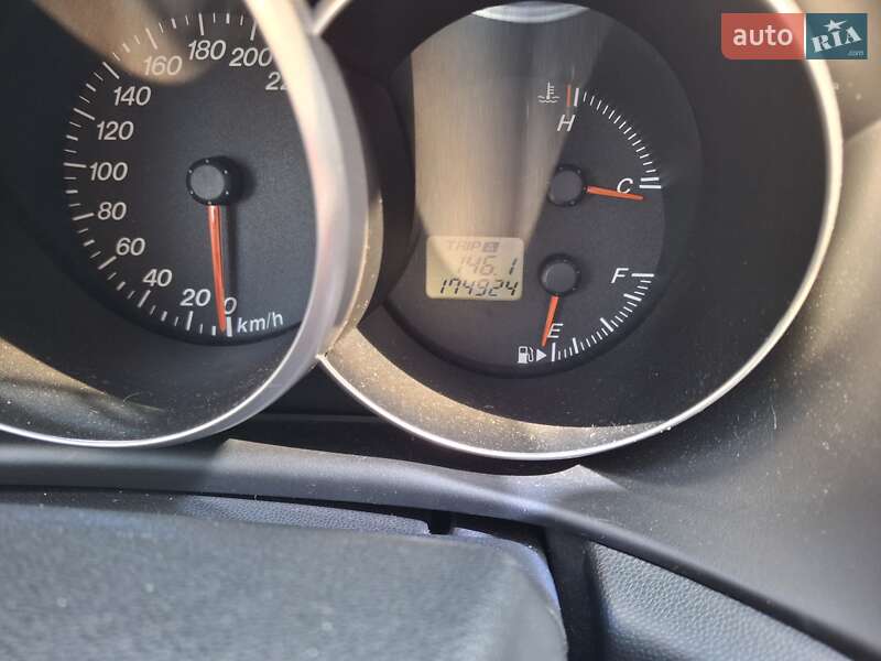 Седан Mazda 3 2004 в Ужгороде