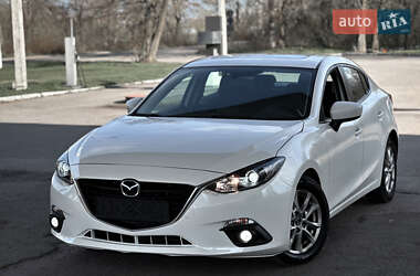 Седан Mazda 3 2015 в Днепре