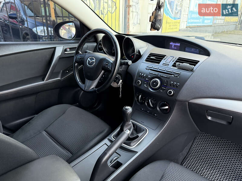 Хэтчбек Mazda 3 2012 в Николаеве