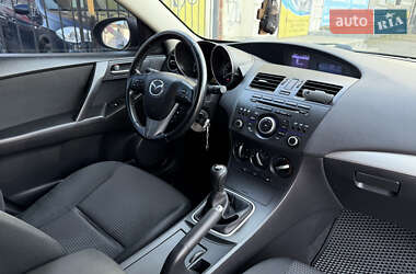 Хэтчбек Mazda 3 2012 в 