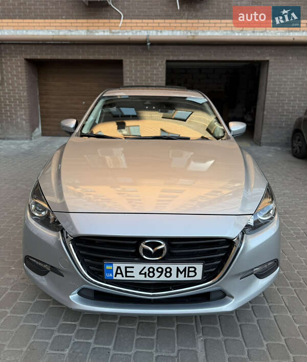 Седан Mazda 3 2016 в Дніпрі