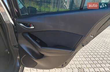 Седан Mazda 3 2018 в 