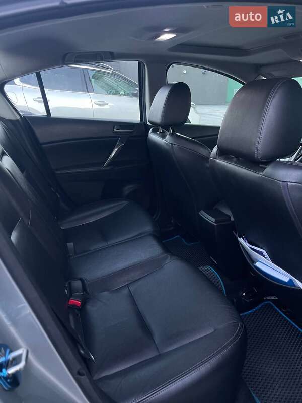Седан Mazda 3 2012 в Одесі