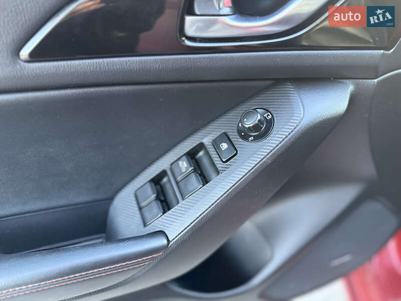 Хэтчбек Mazda 3 2015 в Черновцах