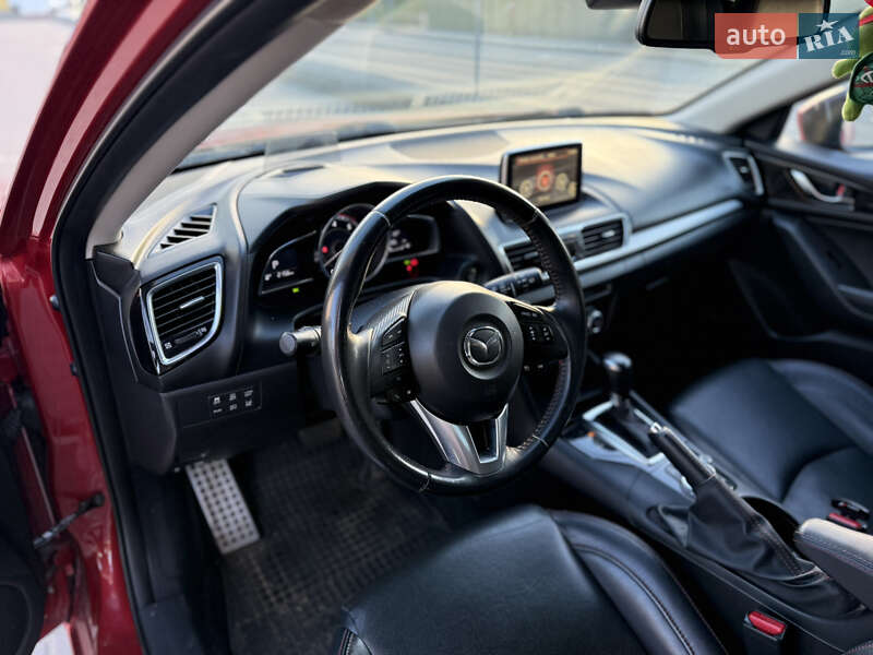 Хэтчбек Mazda 3 2015 в Черновцах
