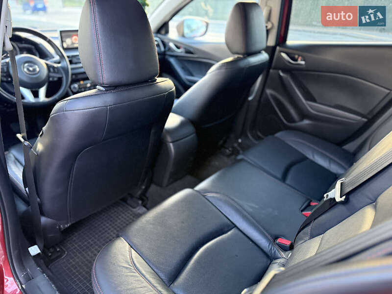 Хэтчбек Mazda 3 2015 в Черновцах