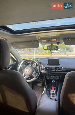 Седан Mazda 3 2016 в 