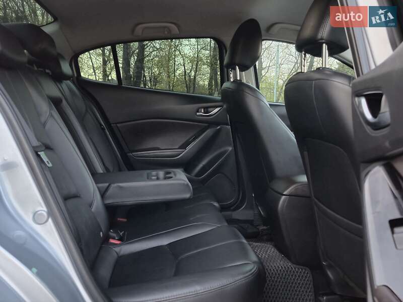 Седан Mazda 3 2017 в Миколаєві