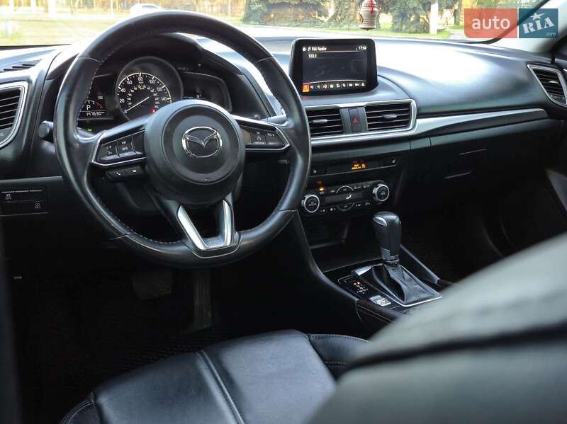 Седан Mazda 3 2017 в Миколаєві
