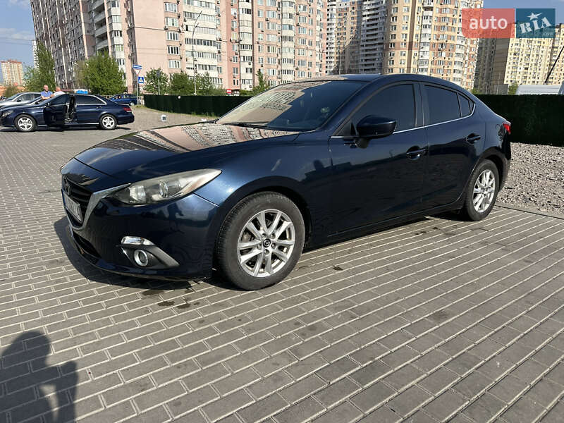 Седан Mazda 3 2015 в Киеве