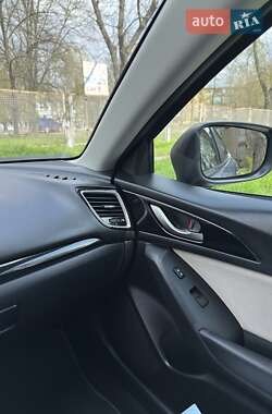 Седан Mazda 3 2014 в 