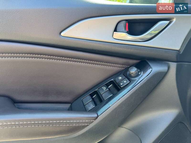 Седан Mazda 3 2017 в Дніпрі