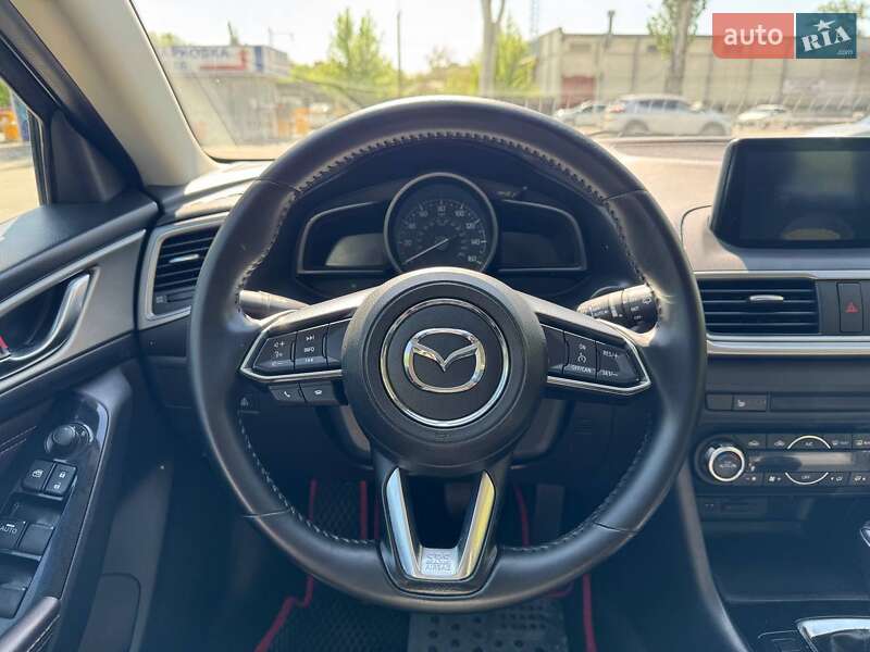 Седан Mazda 3 2017 в Дніпрі