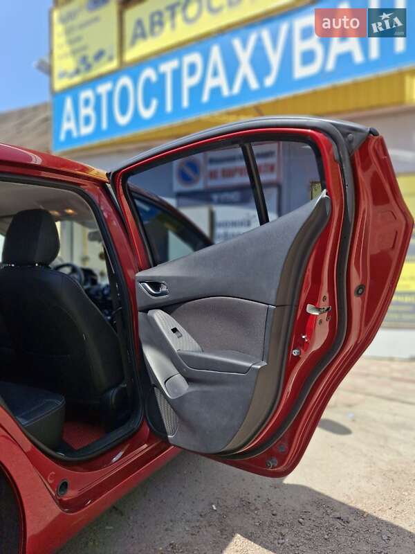 Седан Mazda 3 2016 в Киеве