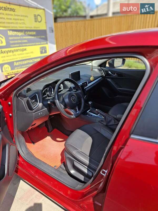 Седан Mazda 3 2016 в Киеве