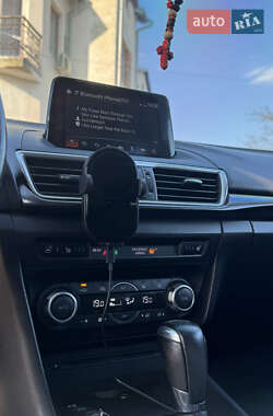 Хэтчбек Mazda 3 2017 в 